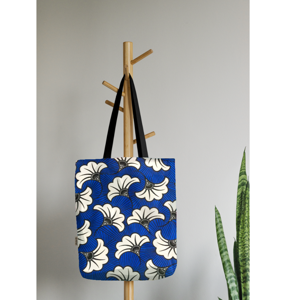 Comment entretenir son sac en toile en tissu wax pour qu’il dure longtemps ? 👜✨